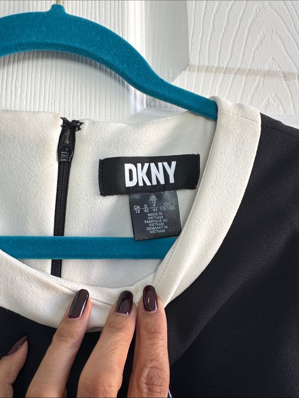 DKNY Black and White Sleeveless Mini Dress - Size 12 - Picture 3 of 5